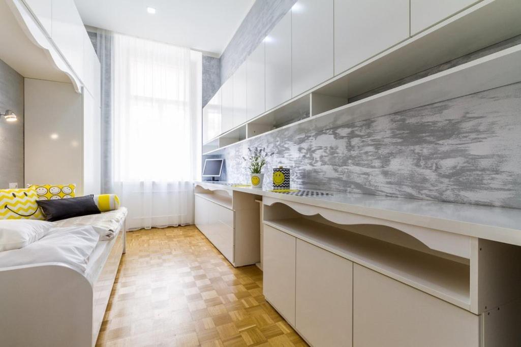 Stylish Apartment 5 Minutes Walk From City Center Praga Zewnętrze zdjęcie