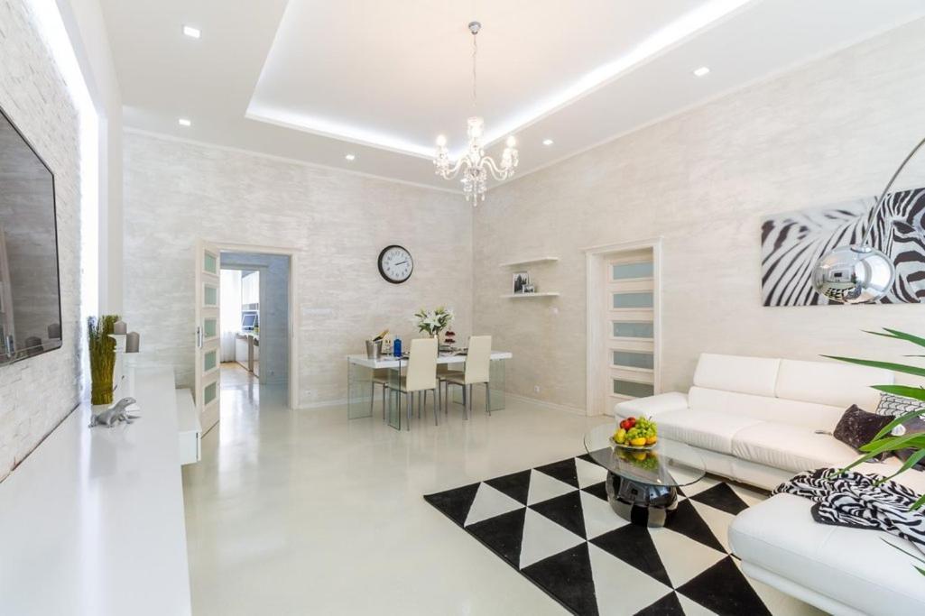 Stylish Apartment 5 Minutes Walk From City Center Praga Zewnętrze zdjęcie
